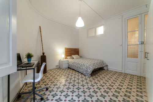Bright double bedroom in L'Example - Gallery - 23
