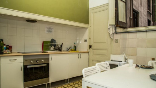 Double bedroom in 8-bedroom apartment  - Gallery -  5