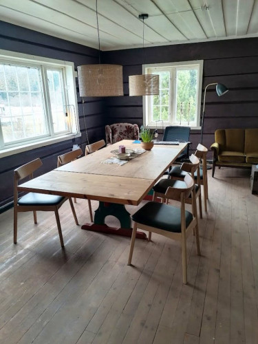Remote Quiet Villa w/ Workspaces + Mountain Views