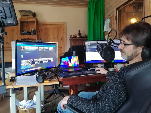 Remote Quiet Villa w/ Workspaces + Mountain Views