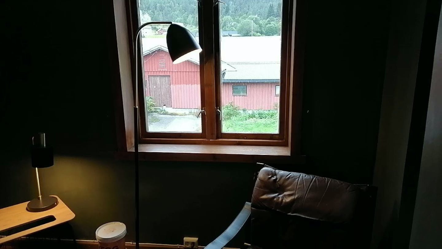  Green Room  -  Remote Quiet Villa w/ Workspaces + Mountain Views  - Gallery -  7