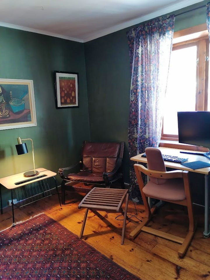  Green Room  -  Remote Quiet Villa w/ Workspaces + Mountain Views  - Gallery -  11