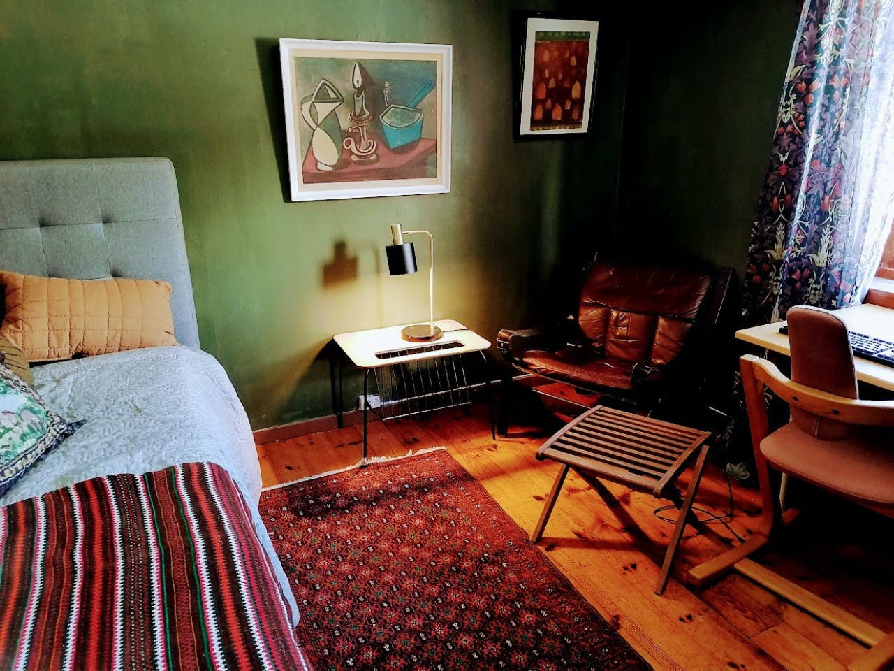  Green Room  -  Remote Quiet Villa w/ Workspaces + Mountain Views  - Gallery -  8
