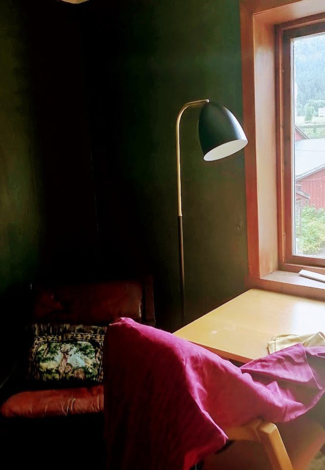  Green Room  -  Remote Quiet Villa w/ Workspaces + Mountain Views  - Gallery -  6