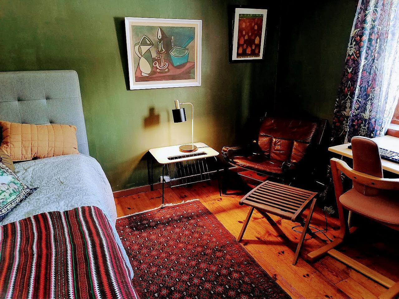  Green Room  -  Remote Quiet Villa w/ Workspaces + Mountain Views  - Gallery -  5