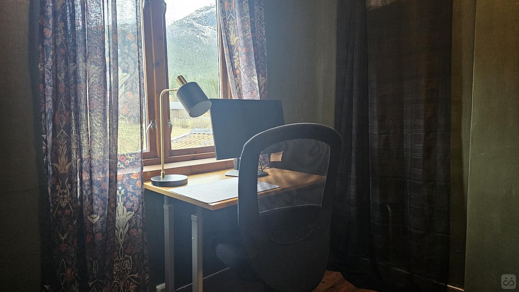  Green Room  -  Remote Quiet Villa w/ Workspaces + Mountain Views  - Gallery -  4