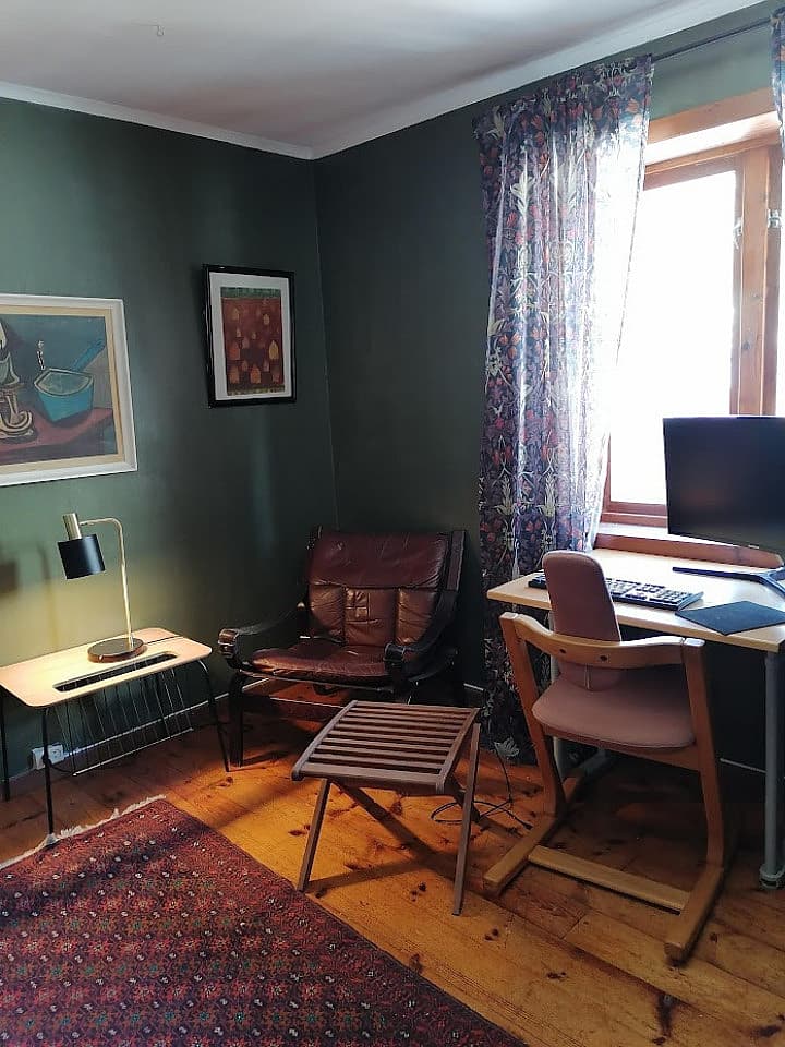  Green Room  -  Remote Quiet Villa w/ Workspaces + Mountain Views  - Gallery -  1