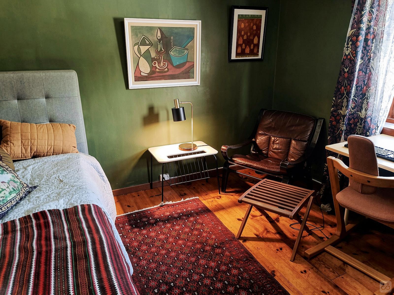  Green Room  -  Remote Quiet Villa w/ Workspaces + Mountain Views  - Gallery -  2