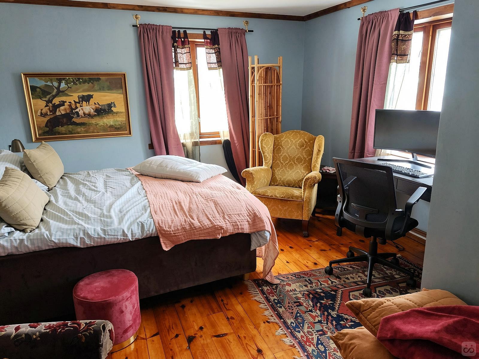  Private Room Xl Bed  -  Remote Quiet Villa w/ Workspaces + Mountain Views  - Gallery -  13