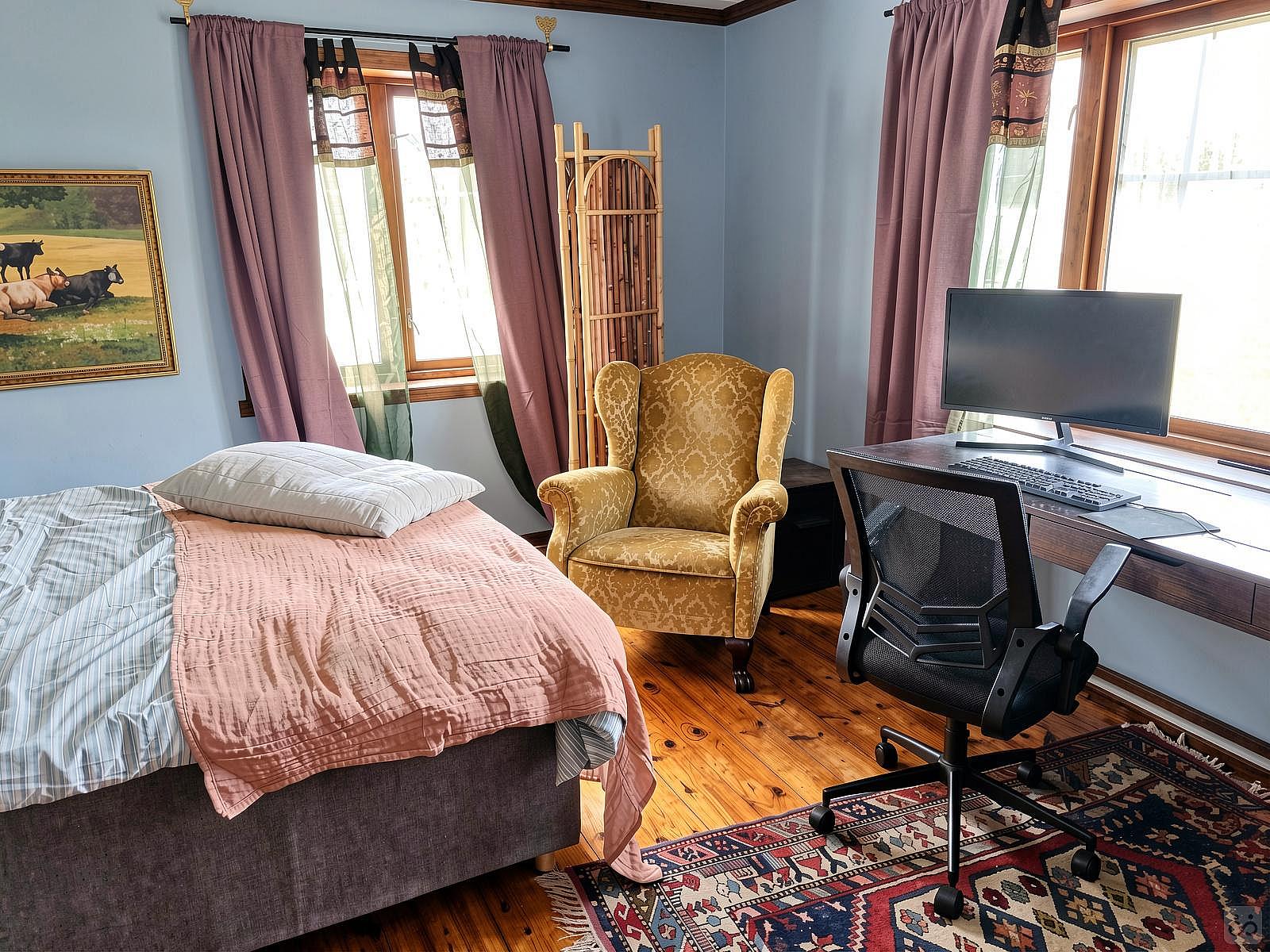  Private Room Xl Bed  -  Remote Quiet Villa w/ Workspaces + Mountain Views  - Gallery -  15