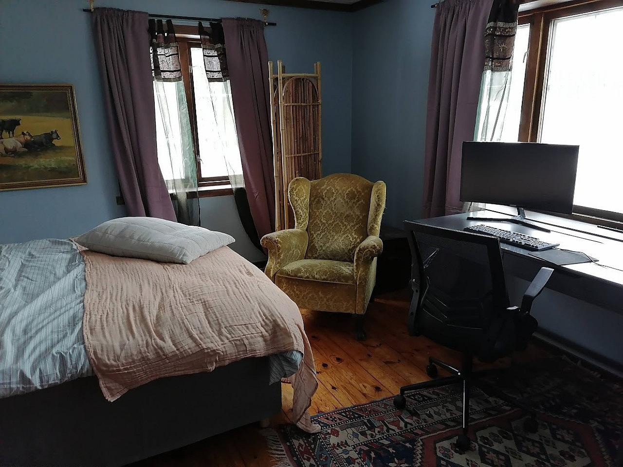  Private Room Xl Bed  -  Remote Quiet Villa w/ Workspaces + Mountain Views  - Gallery -  9