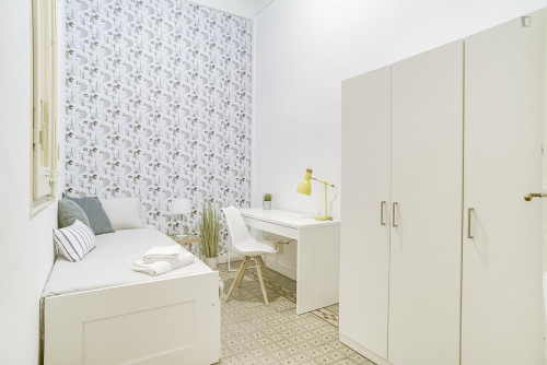 RH9-R5 Appealing single bedroom, bordering Dreta de l'Eixample.
