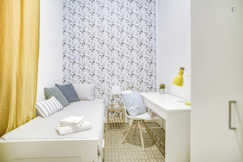RH9-R5 Appealing single bedroom, bordering Dreta de l'Eixample.