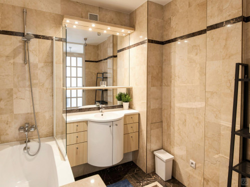 Bright and well appointed apartment located near the Sacré Cœur