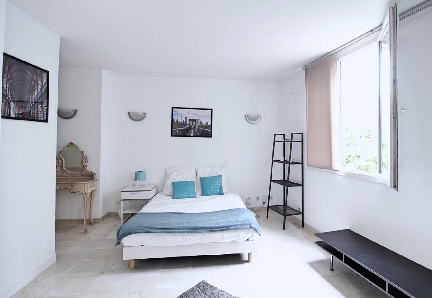  Large Welcoming Room - 22m² - PA12  -  Bright and well appointed apartment located near the Sacré Cœur  - Gallery -  30