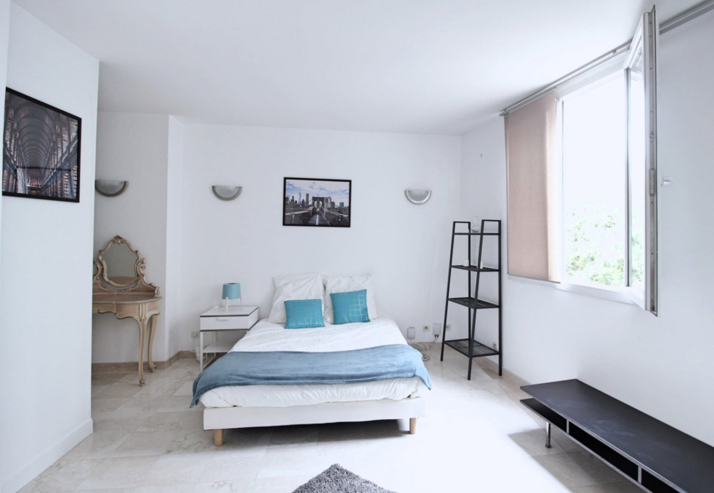  Large Welcoming Room - 22m² - PA12  -  Bright and well appointed apartment located near the Sacré Cœur  - Gallery -  5