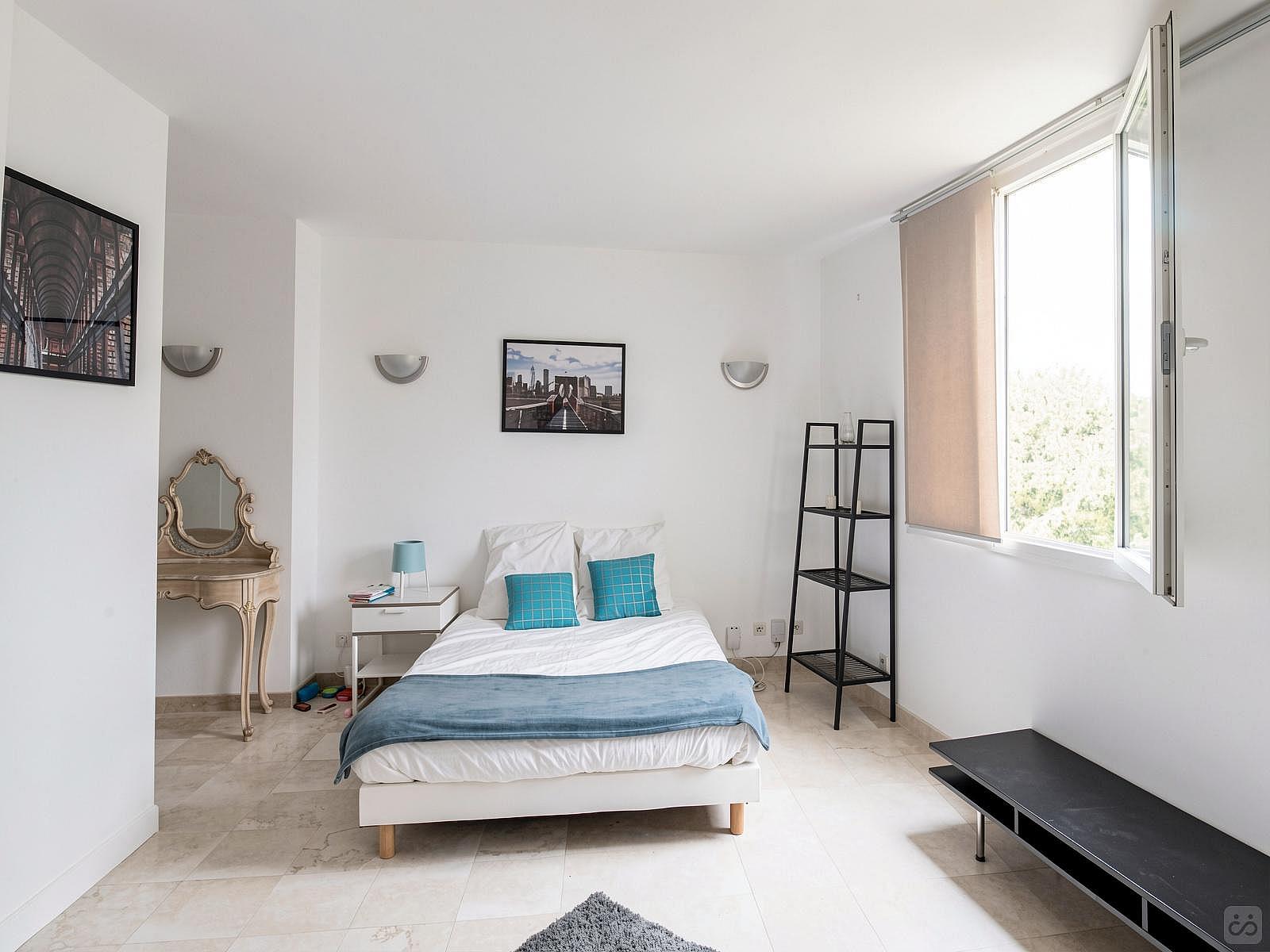  Large Welcoming Room - 22m² - PA12  -  Bright and well appointed apartment located near the Sacré Cœur  - Gallery -  21