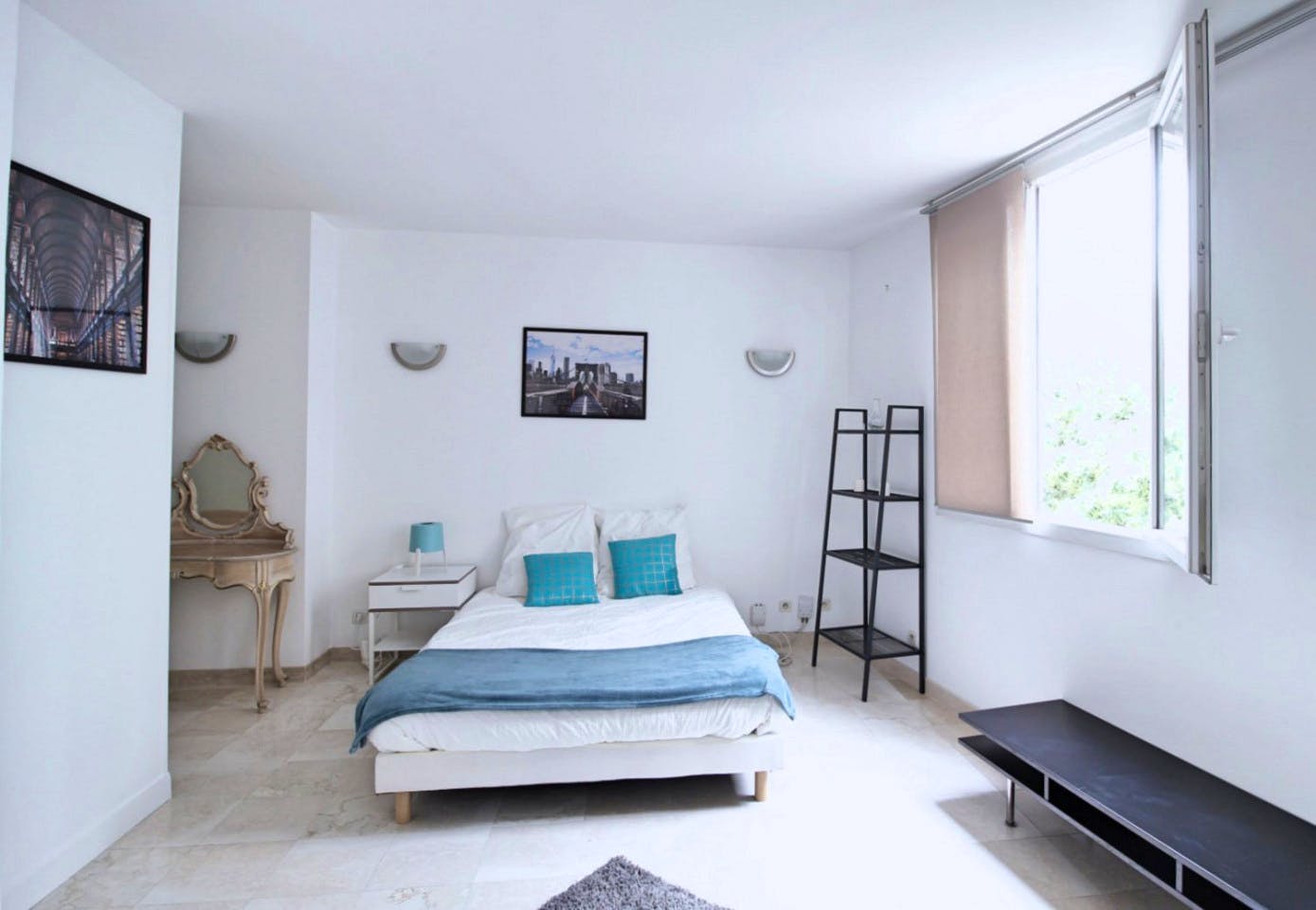  Large Welcoming Room - 22m² - PA12  -  Bright and well appointed apartment located near the Sacré Cœur  - Gallery -  10