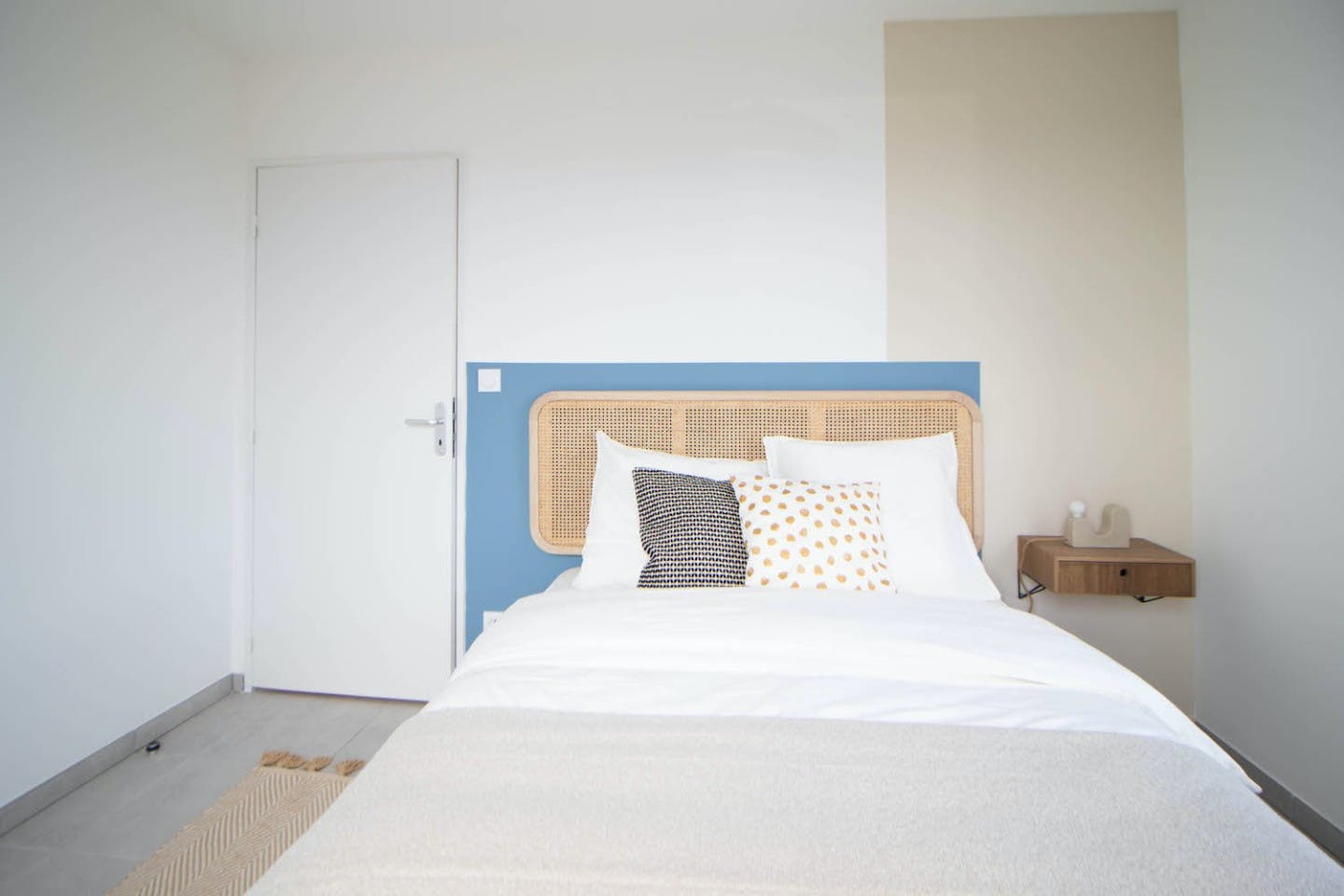 Refined 11 M² Bedroom Near Lyon - LYO49 - 1