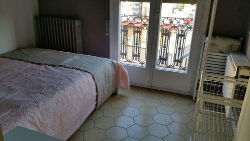 Double bedroom, with balcony, in 8-bedroom apartment