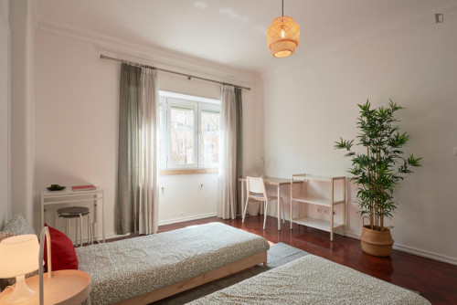 bright twin bedroom in Arroios