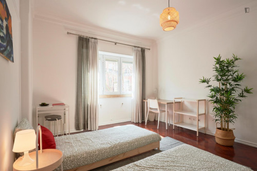 bright twin bedroom in Arroios