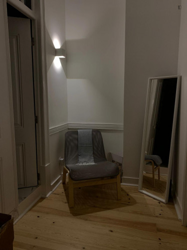 Nice double bedroom in very central area in Lisbon