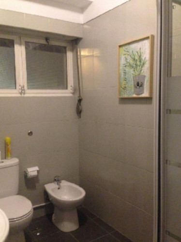 Cozy double bedroom in Central Cascais