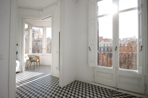 Single bed in a twin bedroom, near the Parc de Joan Miró