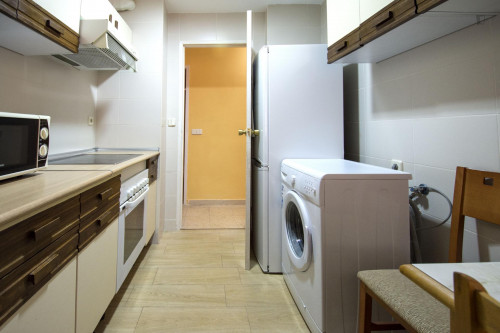Double bedroom in a 6-bedroom apartment, in Alcalá de Henares - Gallery - 5