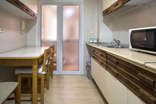 Double bedroom in a 6-bedroom apartment, in Alcalá de Henares - Gallery - 6
