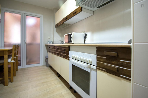 Double bedroom in a 6-bedroom apartment, in Alcalá de Henares - Gallery - 4