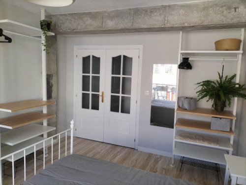Comfortable double bedroom with a balcony, in Mercado - Gallery - 7