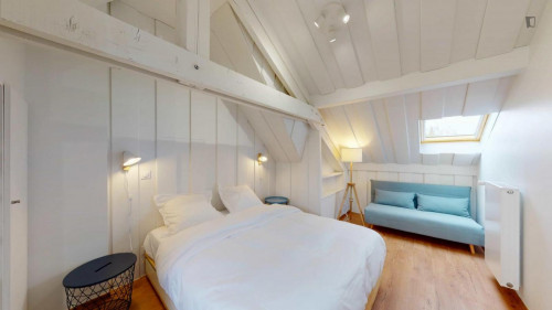 Ample studio near the Issy train station