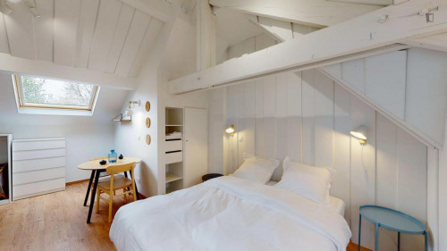 Ample studio near the Issy train station