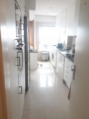 Lovely single bedroom next to Olaias metro station