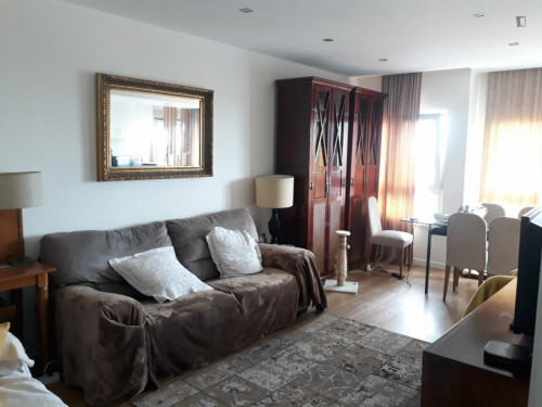 Lovely single bedroom next to Olaias metro station