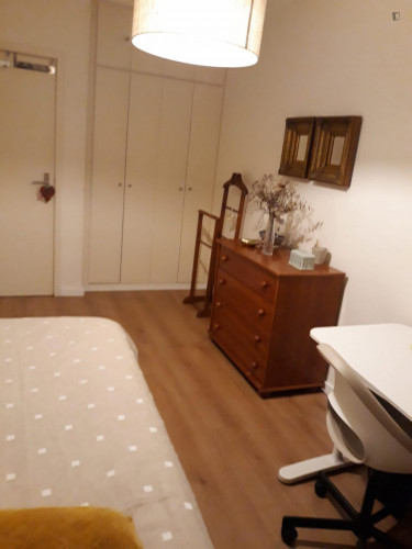 Lovely single bedroom next to Olaias metro station