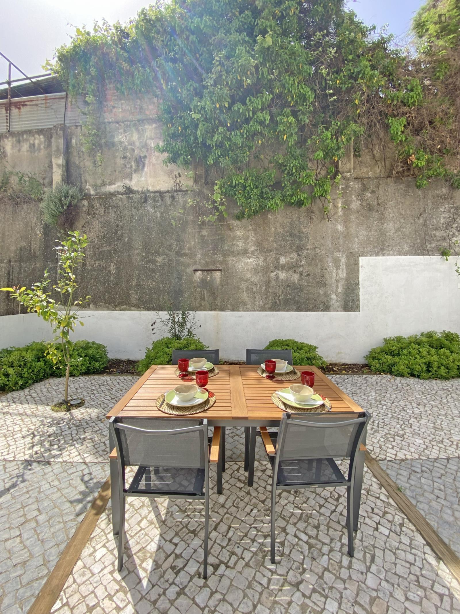 Beautiful Outdoor Area, 2-Bedroom Apartment - beautiful outdoor area, 2-bedroom apartment - Gallery - 1