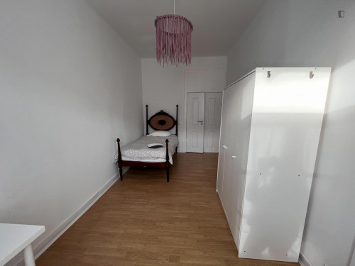 Single bedroom in a 6 room apartment near the Baixa-Chiado metro
