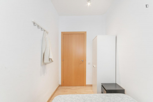 Comfy double bedroom near Parc del Turó