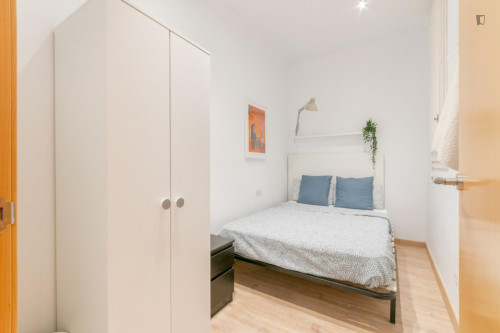 Comfy double bedroom near Parc del Turó