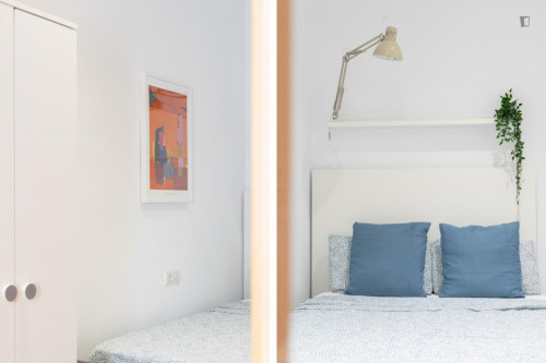 Comfy double bedroom near Parc del Turó