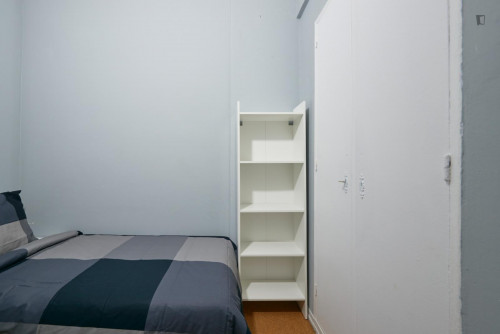 Cosy single bedroom with no windows in a 6-Bedroom apartment, in Carnide