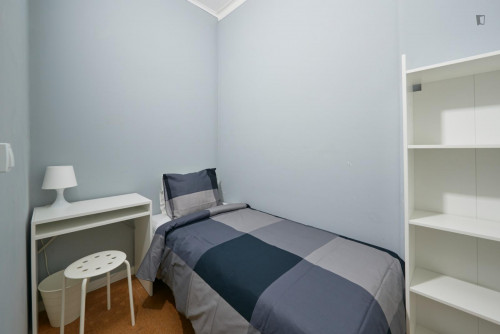 Cosy single bedroom with no windows in a 6-Bedroom apartment, in Carnide