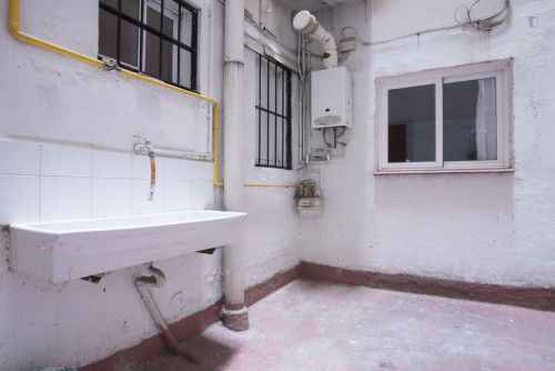Double bedroom in a large 5-bedroom flat in L'Eixample  - Gallery -  5