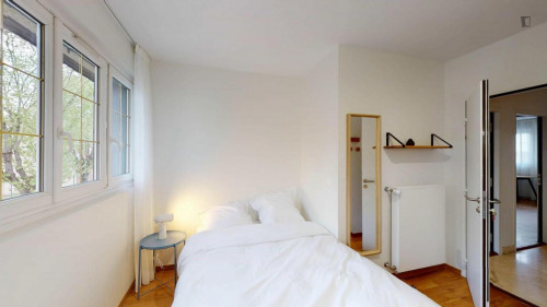 Luminous studio in Issy-les-Moulineaux