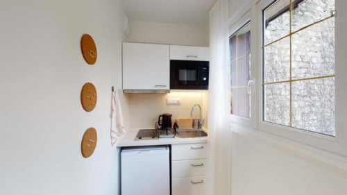 Luminous studio in Issy-les-Moulineaux