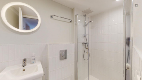 Tasteful double ensuite bedroom in Roquette