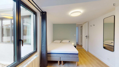 Shiny double bedroom in Roquette